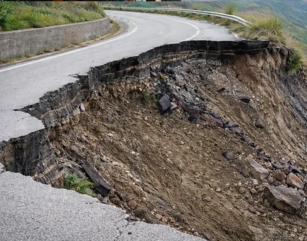 Géologie risques naturels et environnementaux LABOEST
